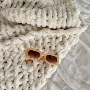 Trendy Beige Rectangular Sunglasses